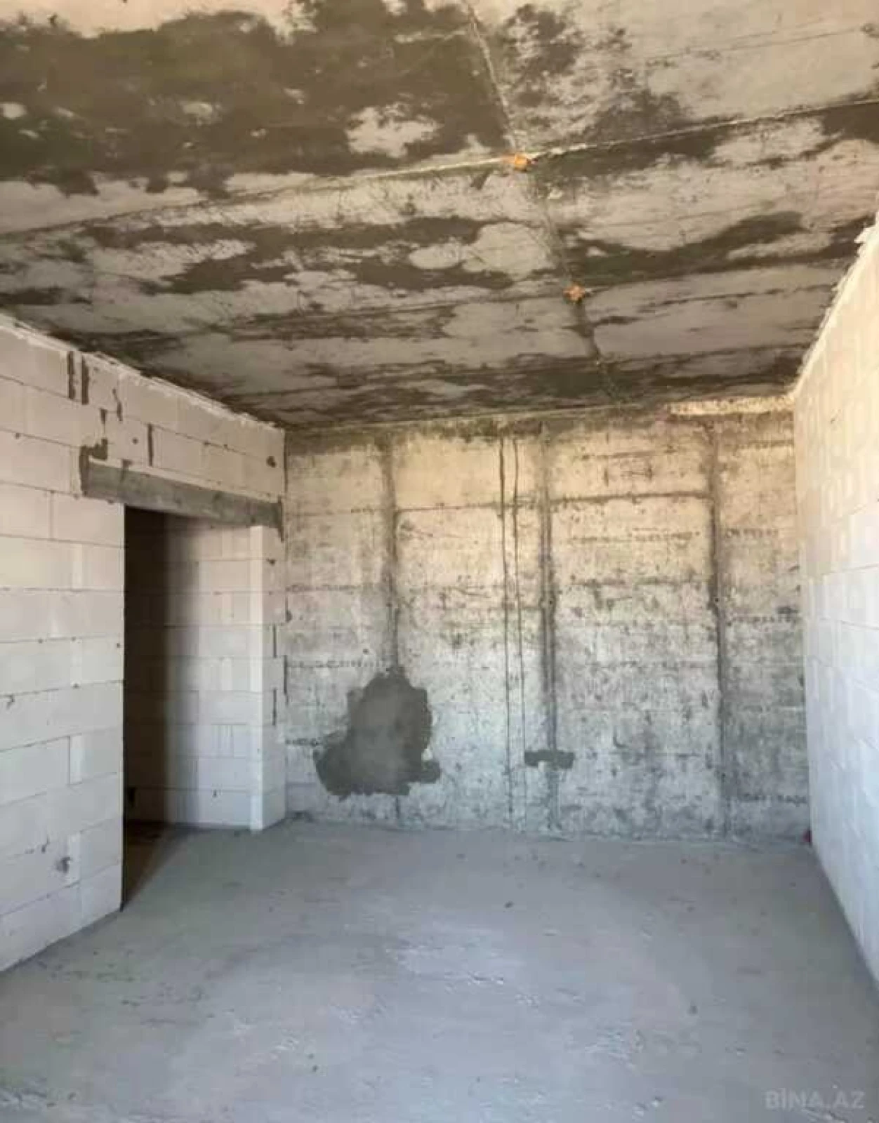 Satılır 3 otaqlı mənzil 105 m²