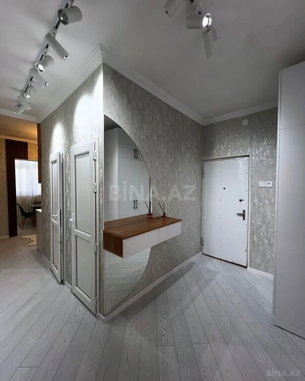 Satılır 2 otaqlı mənzil 70 m²