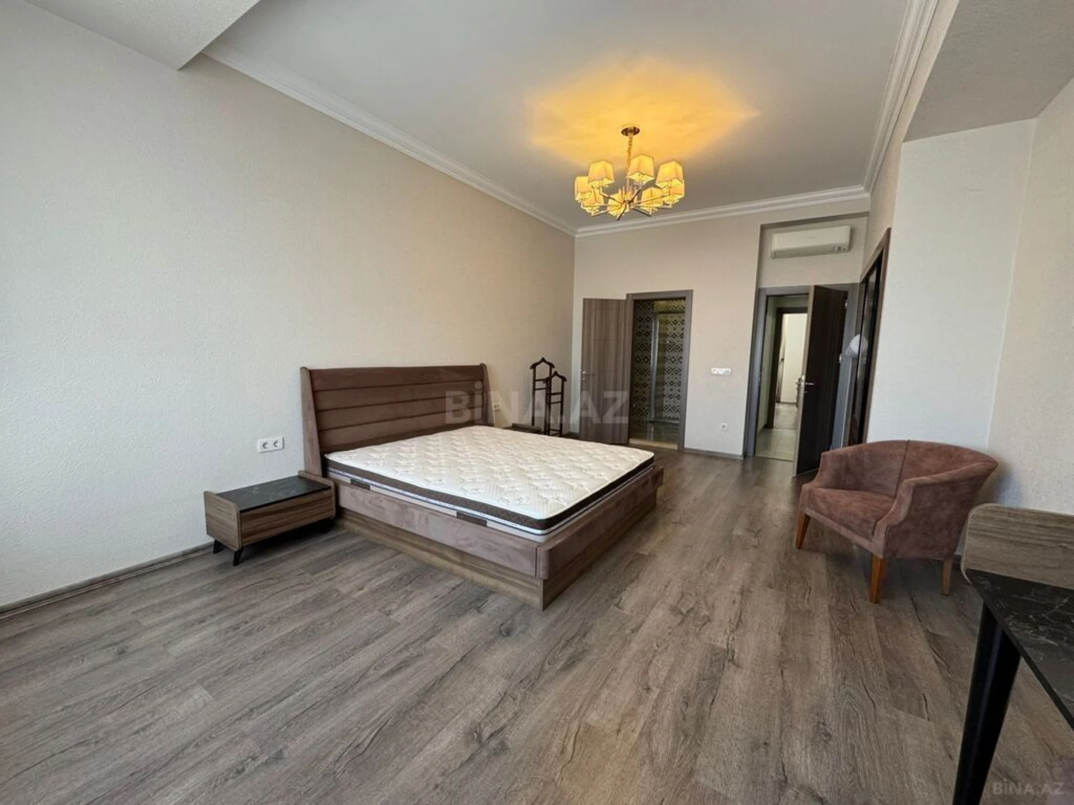 Kirayə verilir 4 otaqlı mənzil 160 m²