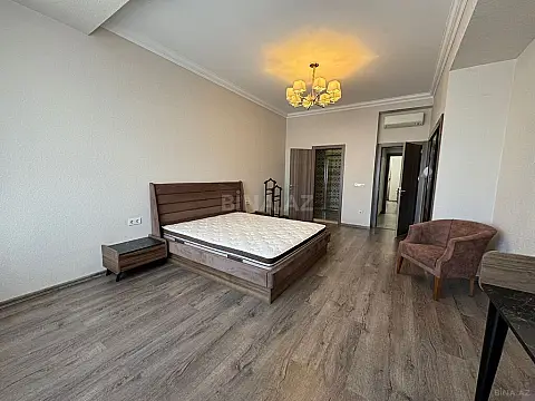 Kirayə verilir 4 otaqlı mənzil 160 m²