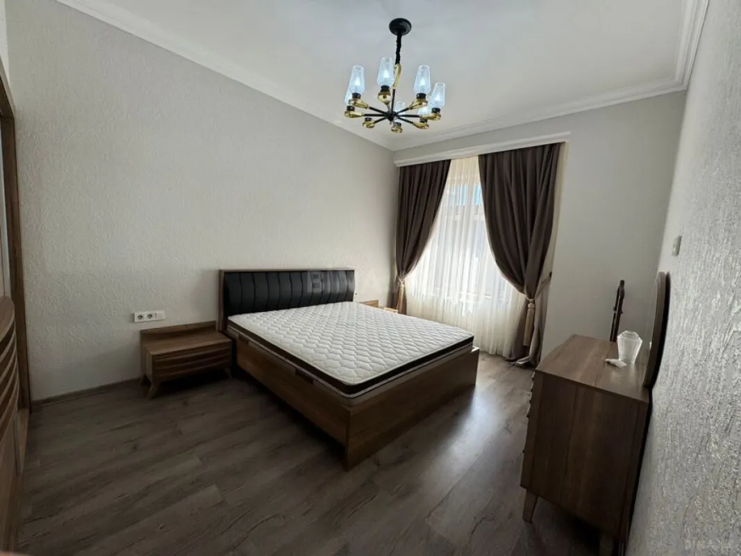 Kirayə verilir 4 otaqlı mənzil 160 m²