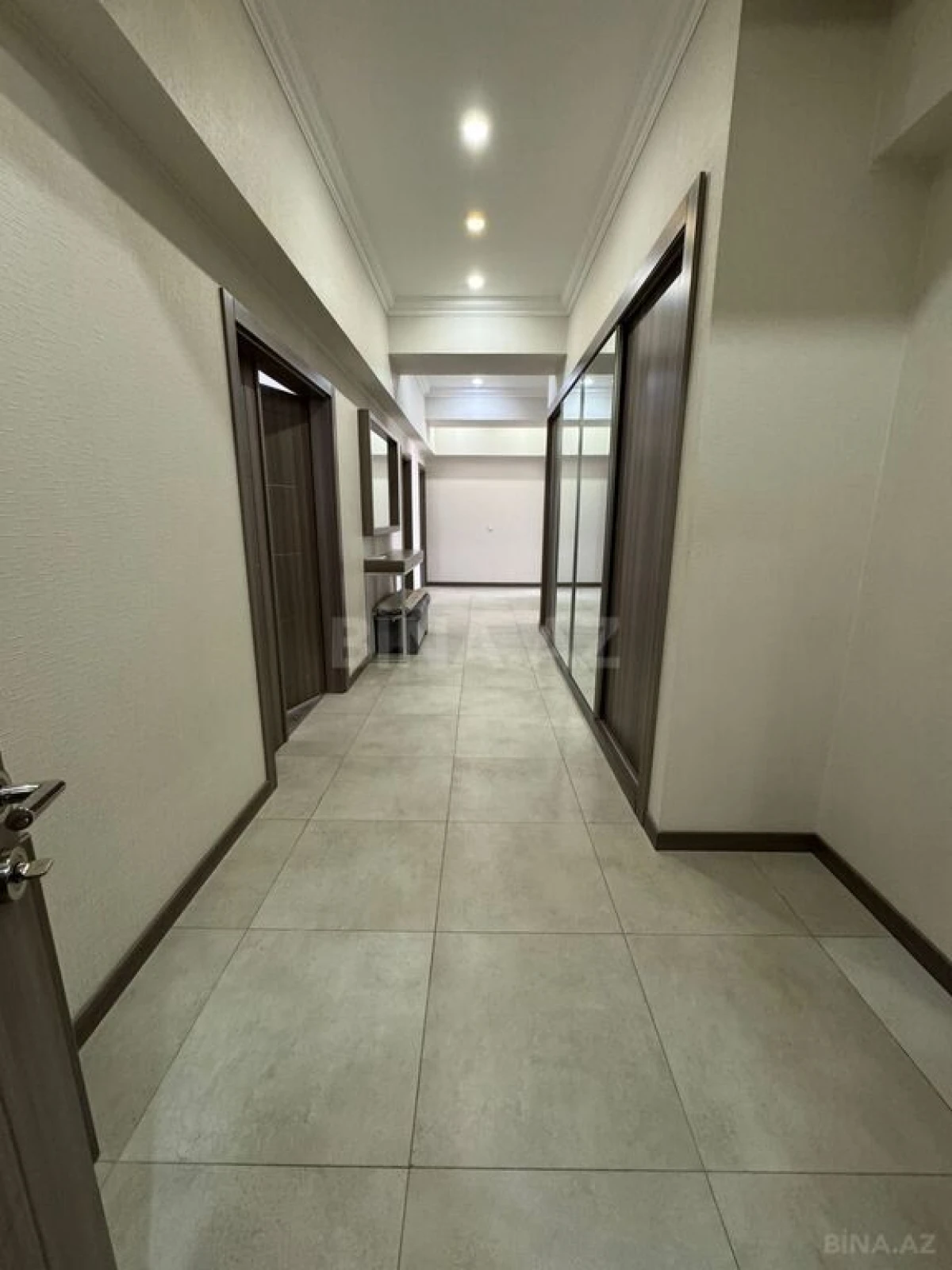 Kirayə verilir 4 otaqlı mənzil 160 m²