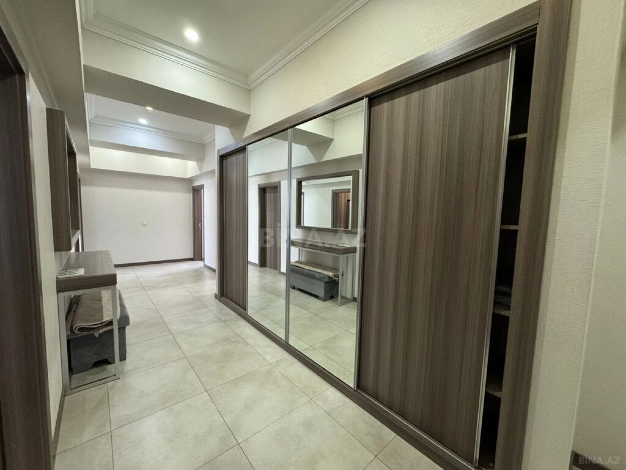 Kirayə verilir 4 otaqlı mənzil 160 m²