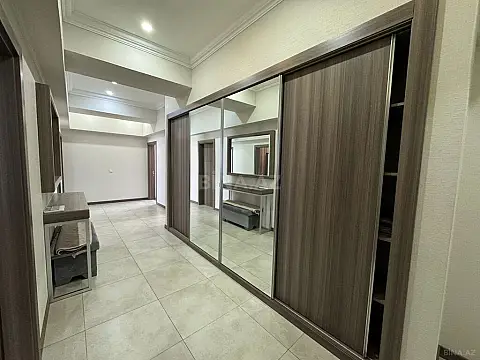 Kirayə verilir 4 otaqlı mənzil 160 m²