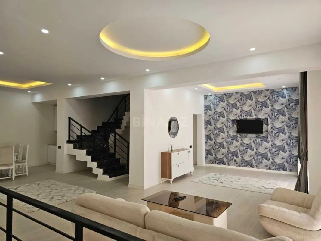 Satılır 8 otaqlı həyət evi 500 m²