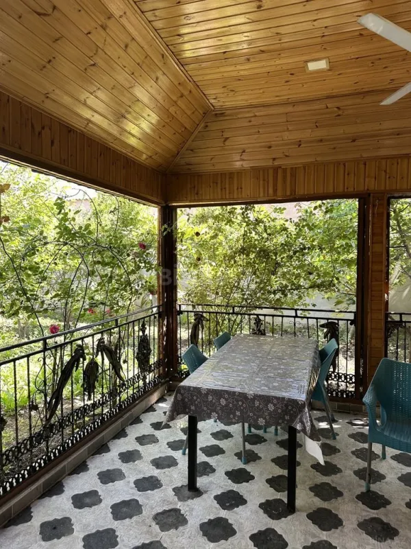 Satılır 7 otaqlı həyət evi 200 m²