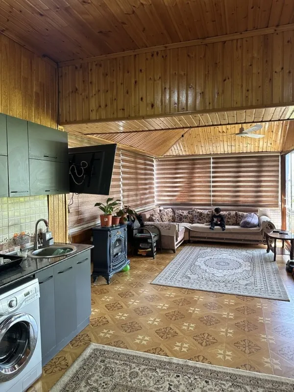 Satılır 7 otaqlı həyət evi 200 m²