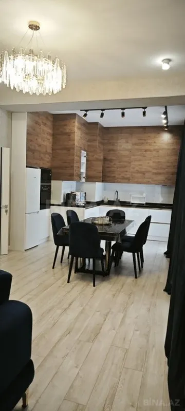 Kirayə verilir 2 otaqlı mənzil 107 m²