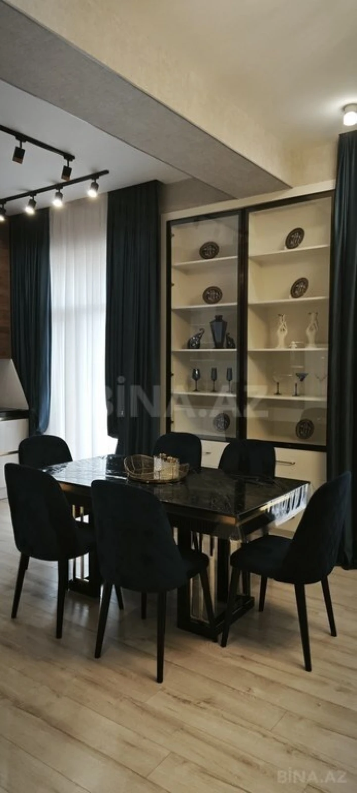 Kirayə verilir 2 otaqlı mənzil 107 m²