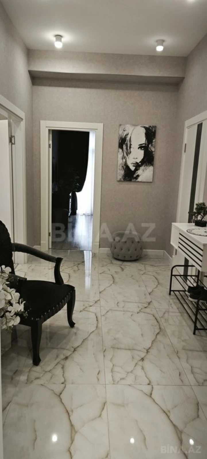 Kirayə verilir 2 otaqlı mənzil 107 m²