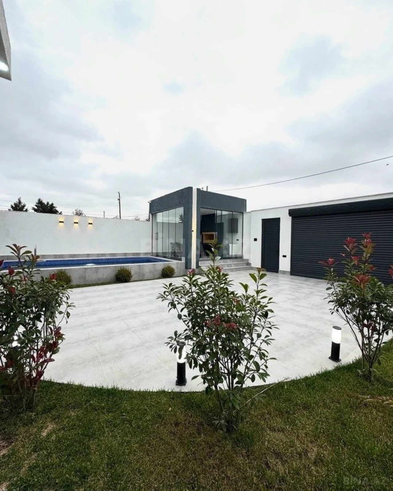 Kirayə verilir 5 otaqlı həyət evi 300 m²