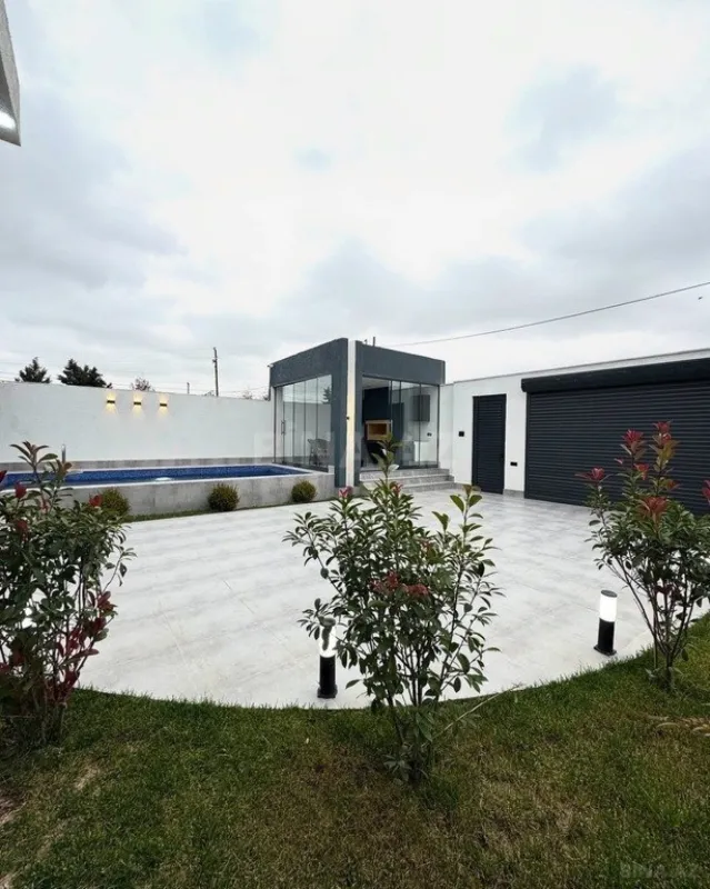 Kirayə verilir 5 otaqlı həyət evi 300 m²