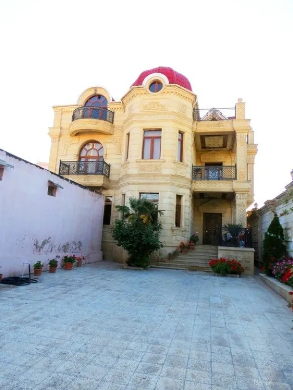 Satılır 7 otaqlı həyət evi 500 m²