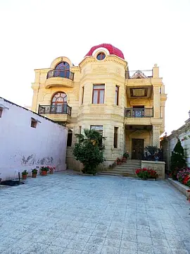 Satılır 7 otaqlı həyət evi 500 m² — Bakı 7 otaq 500.00 m²