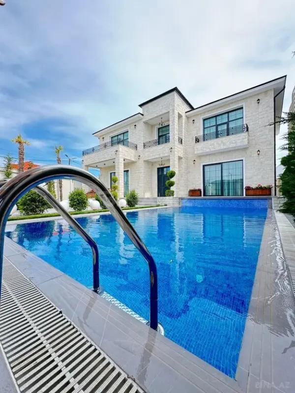 Satılır 6 otaqlı həyət evi 400 m²