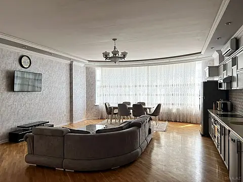 Kirayə verilir 3 otaqlı mənzil 135 m²