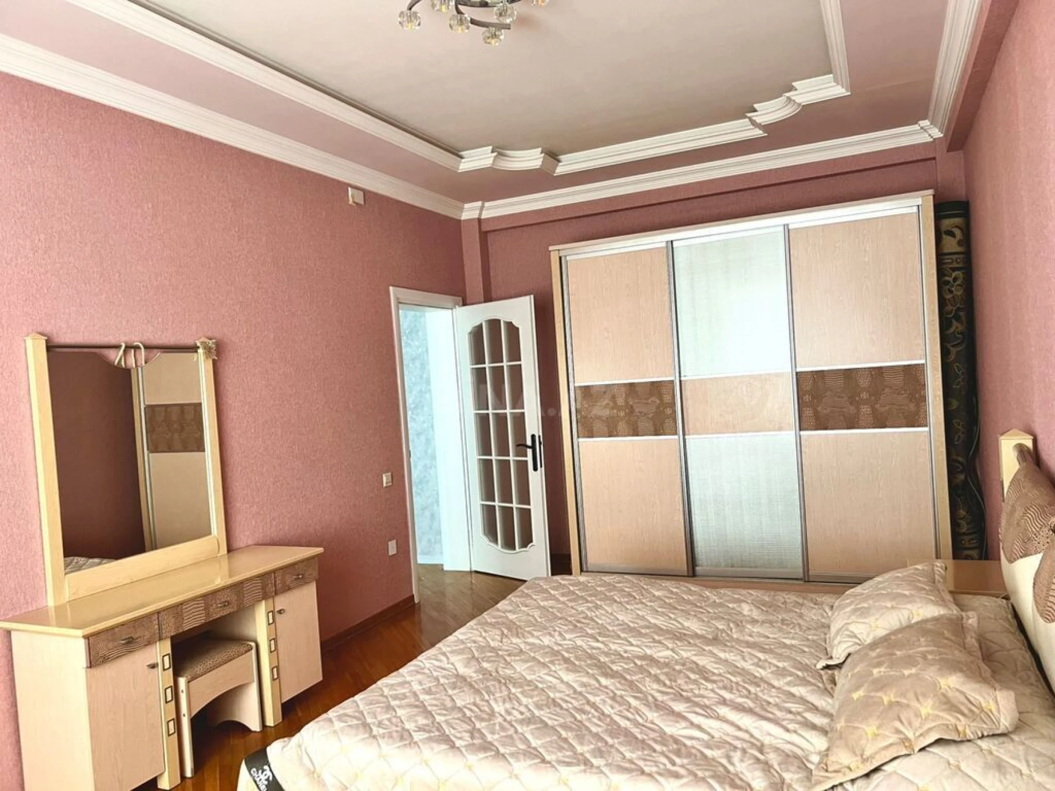 Kirayə verilir 3 otaqlı mənzil 135 m²
