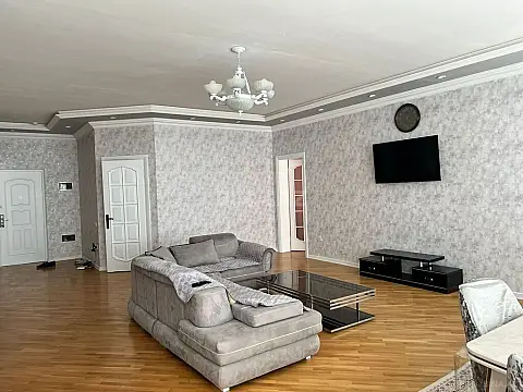 Kirayə verilir 3 otaqlı mənzil 135 m²