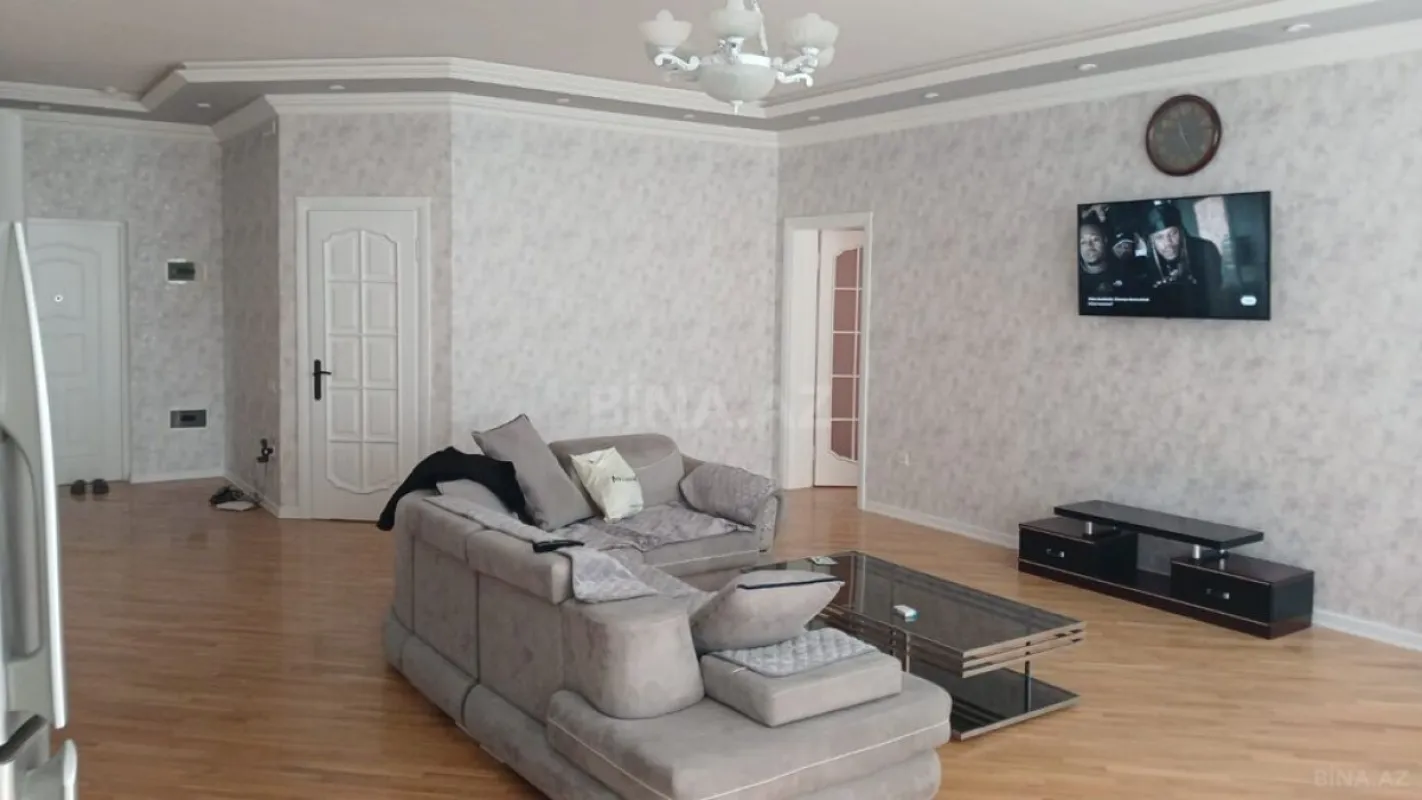Kirayə verilir 3 otaqlı mənzil 135 m²