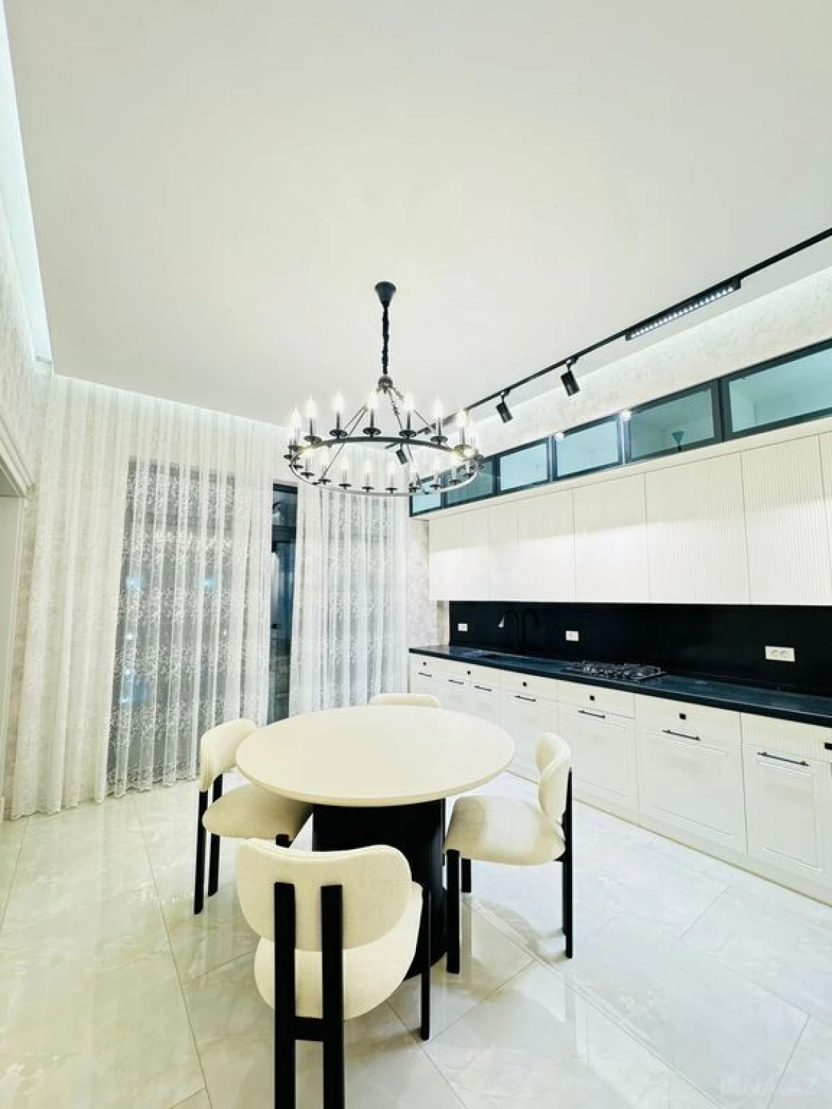 Satılır 4 otaqlı həyət evi 200 m²