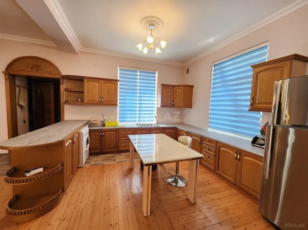 Kirayə verilir 6 otaqlı həyət evi 300 m²