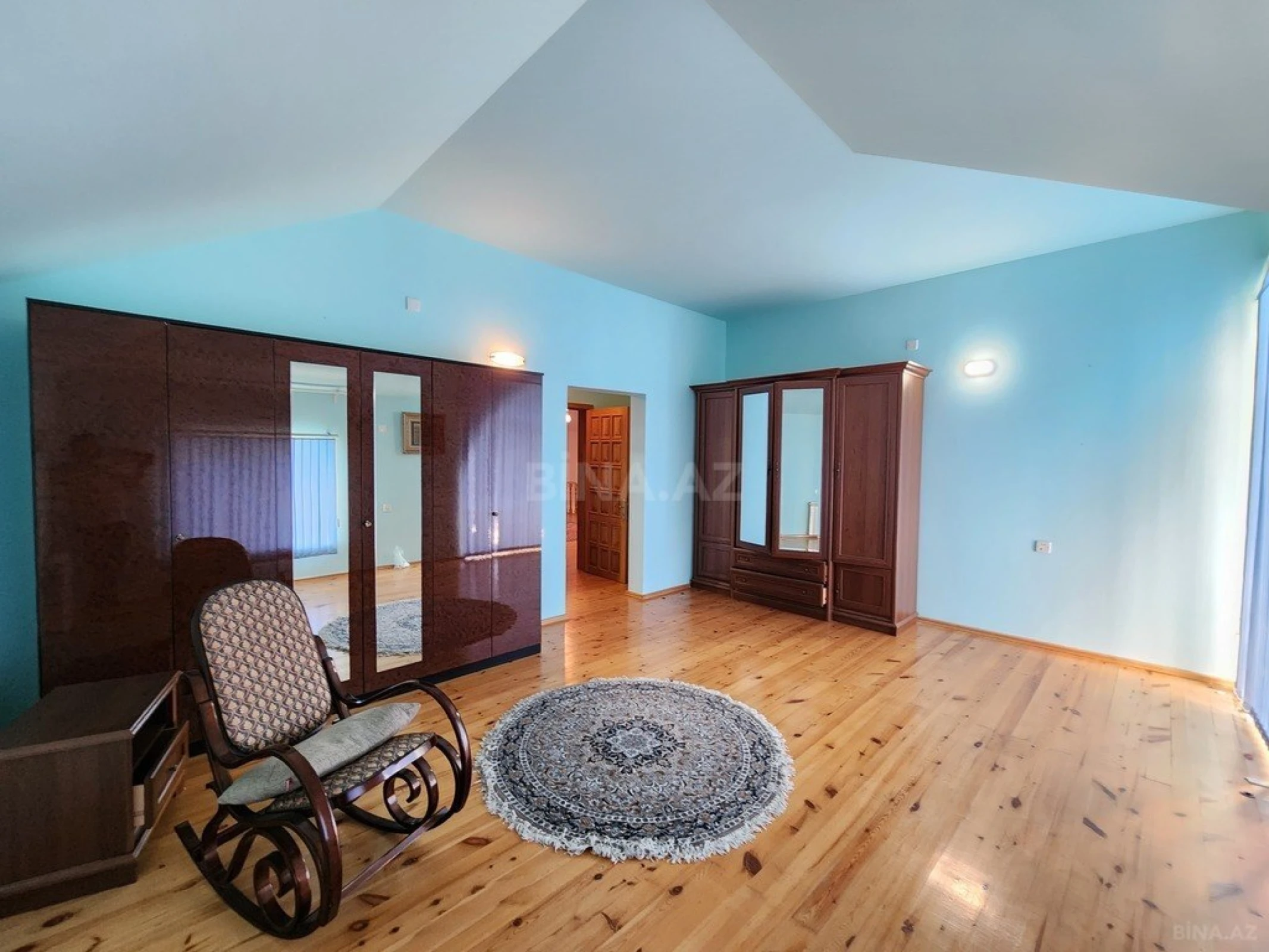 Kirayə verilir 6 otaqlı həyət evi 300 m²