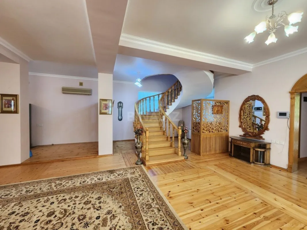 Kirayə verilir 6 otaqlı həyət evi 300 m²