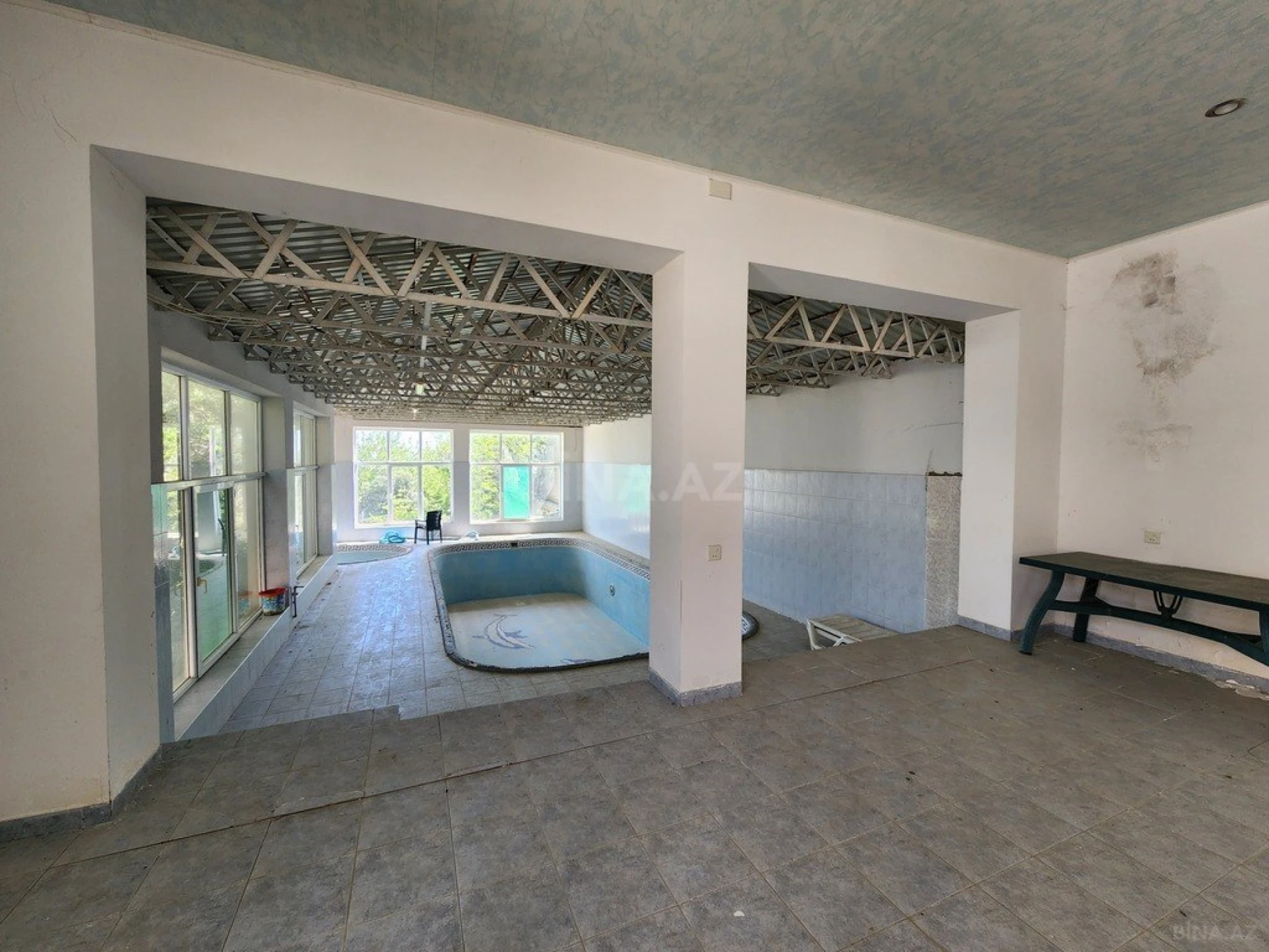 Kirayə verilir 6 otaqlı həyət evi 300 m²