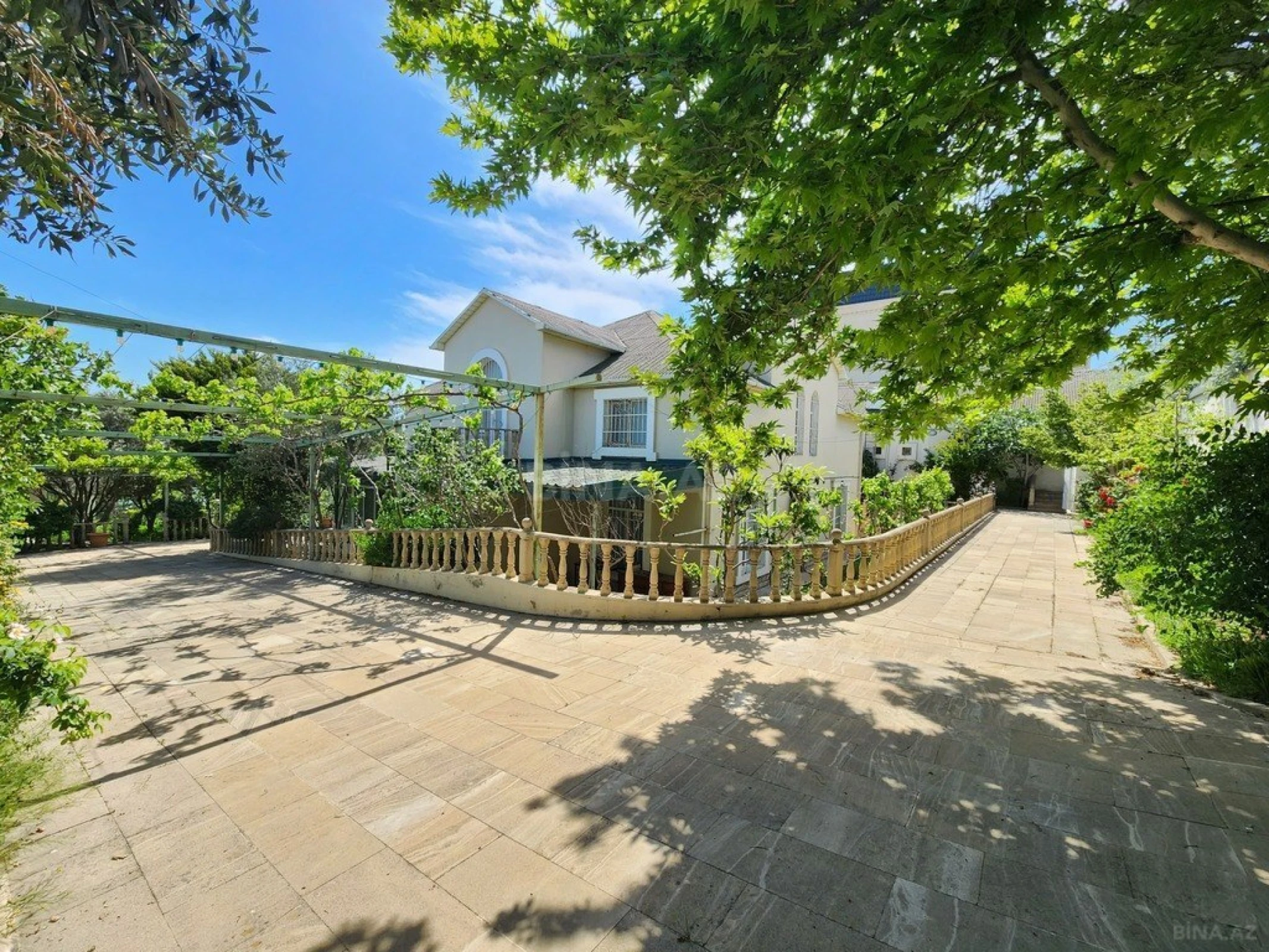 Kirayə verilir 6 otaqlı həyət evi 300 m²