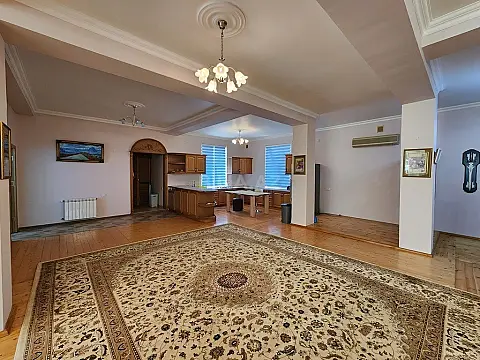 Kirayə verilir 6 otaqlı həyət evi 300 m²