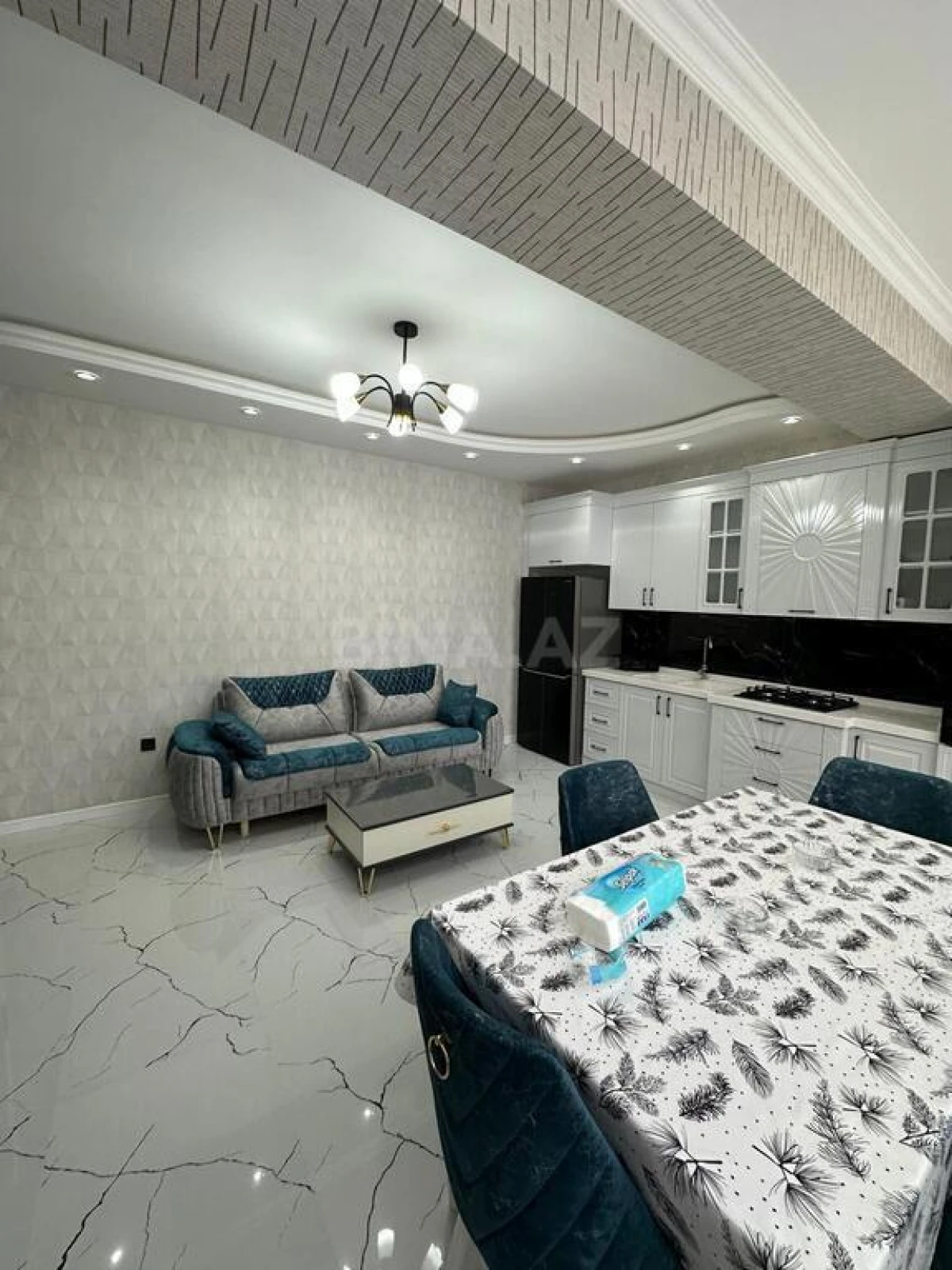 Satılır 3 otaqlı mənzil 135 m²