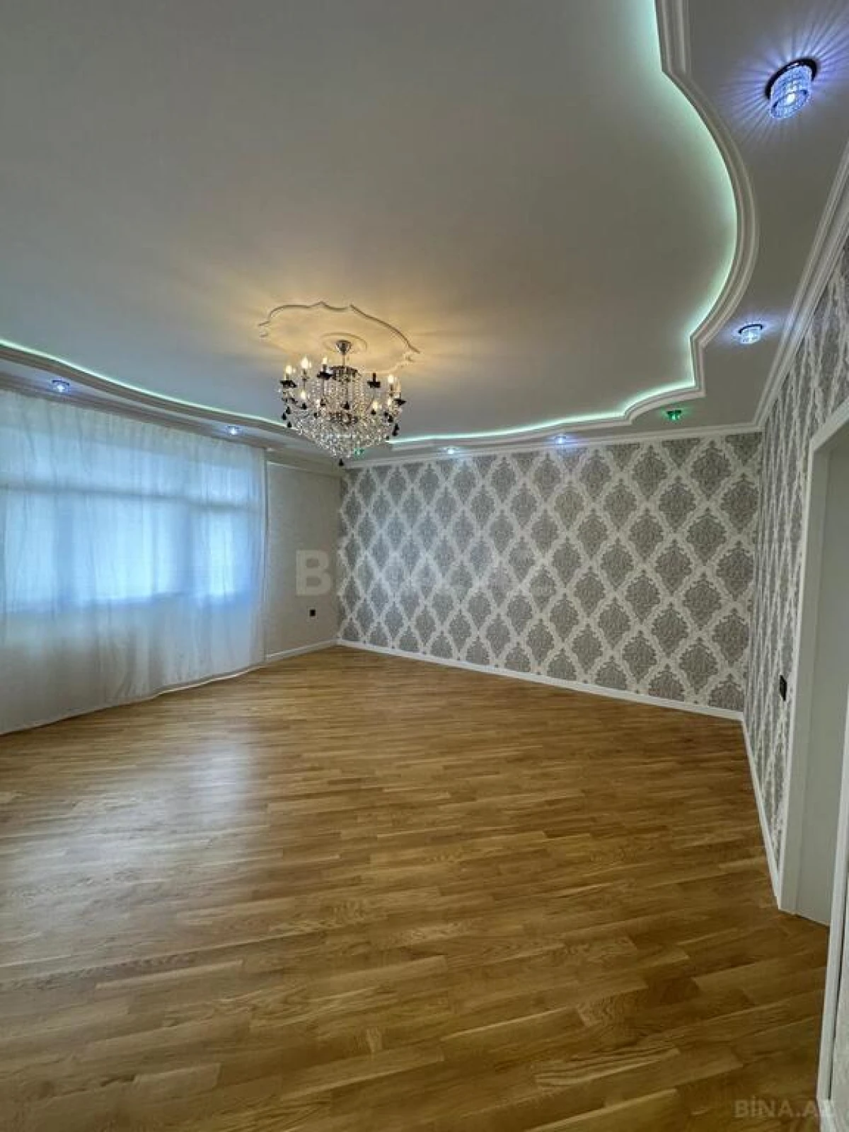 Satılır 3 otaqlı mənzil 135 m²