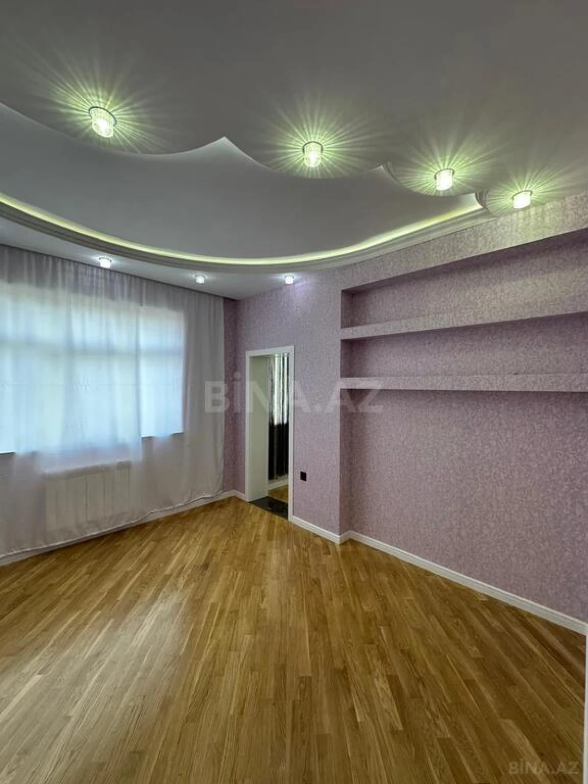 Satılır 3 otaqlı mənzil 135 m²