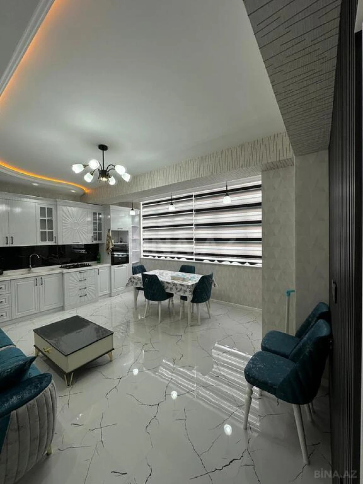 Satılır 3 otaqlı mənzil 135 m²