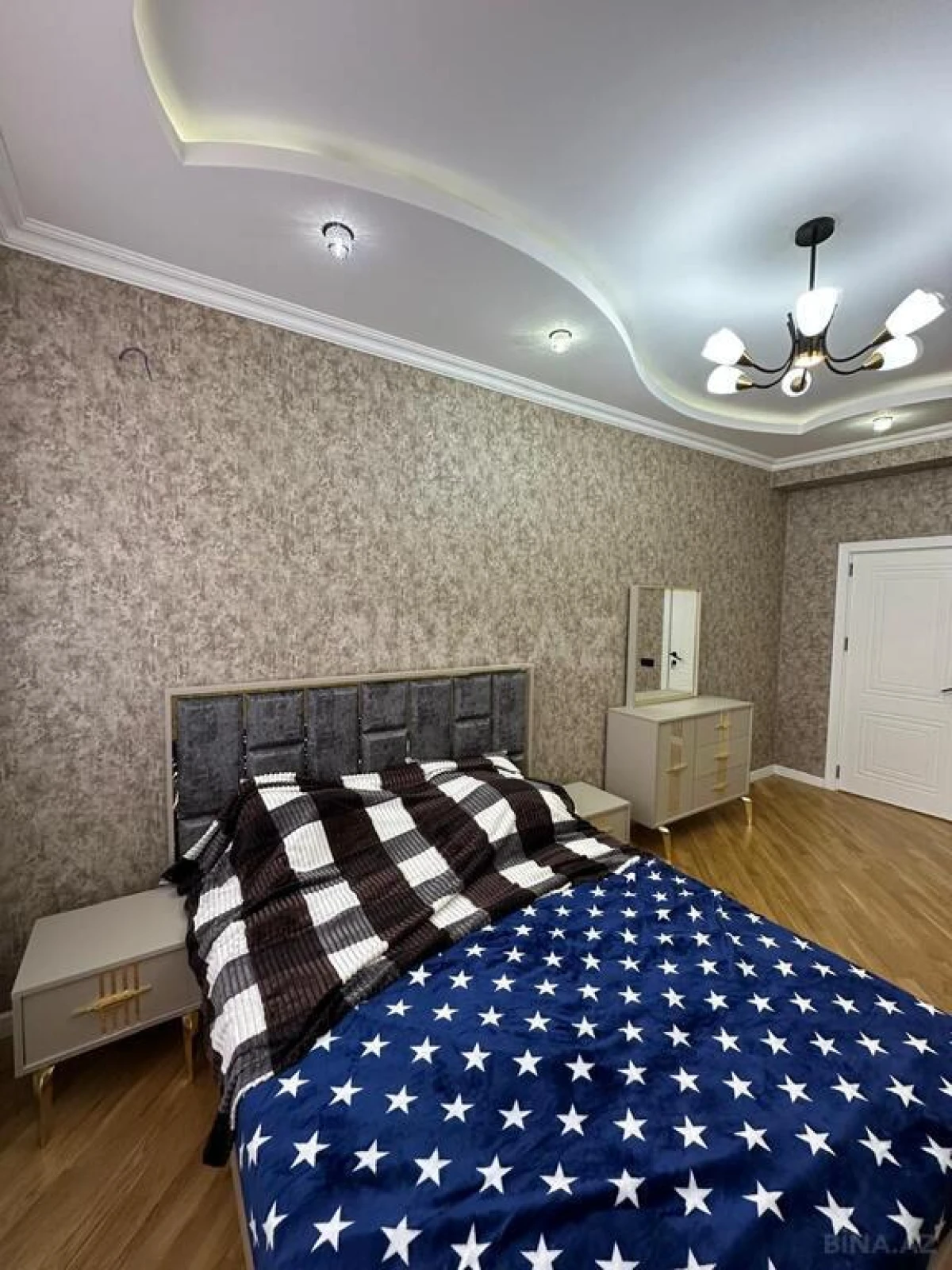 Satılır 3 otaqlı mənzil 135 m²