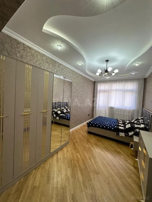Satılır 3 otaqlı mənzil 135 m²