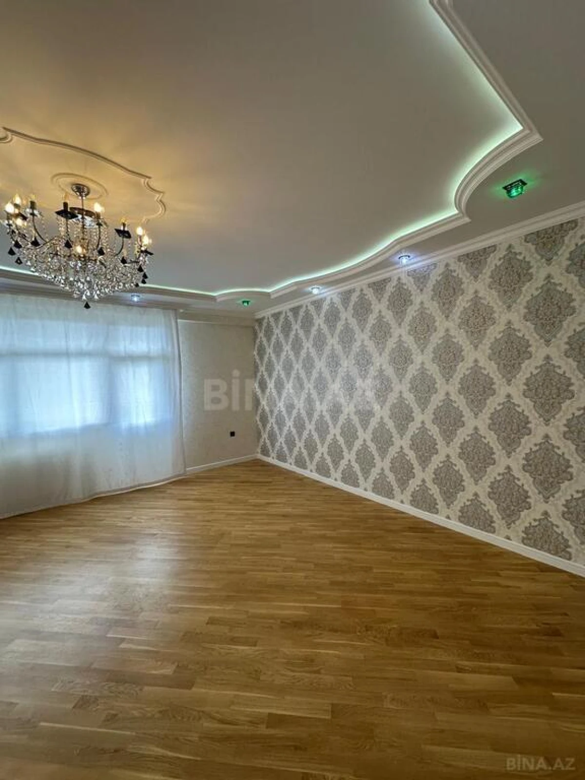 Satılır 3 otaqlı mənzil 135 m²