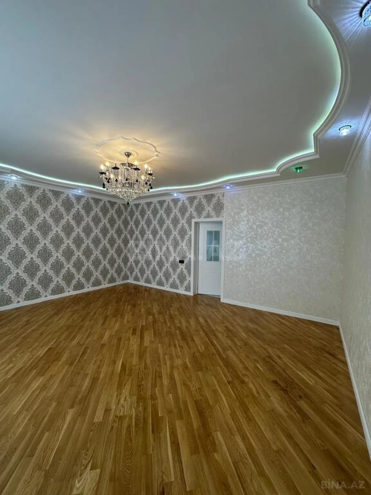 Satılır 3 otaqlı mənzil 135 m²
