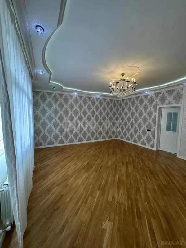 Satılır 3 otaqlı mənzil 135 m²