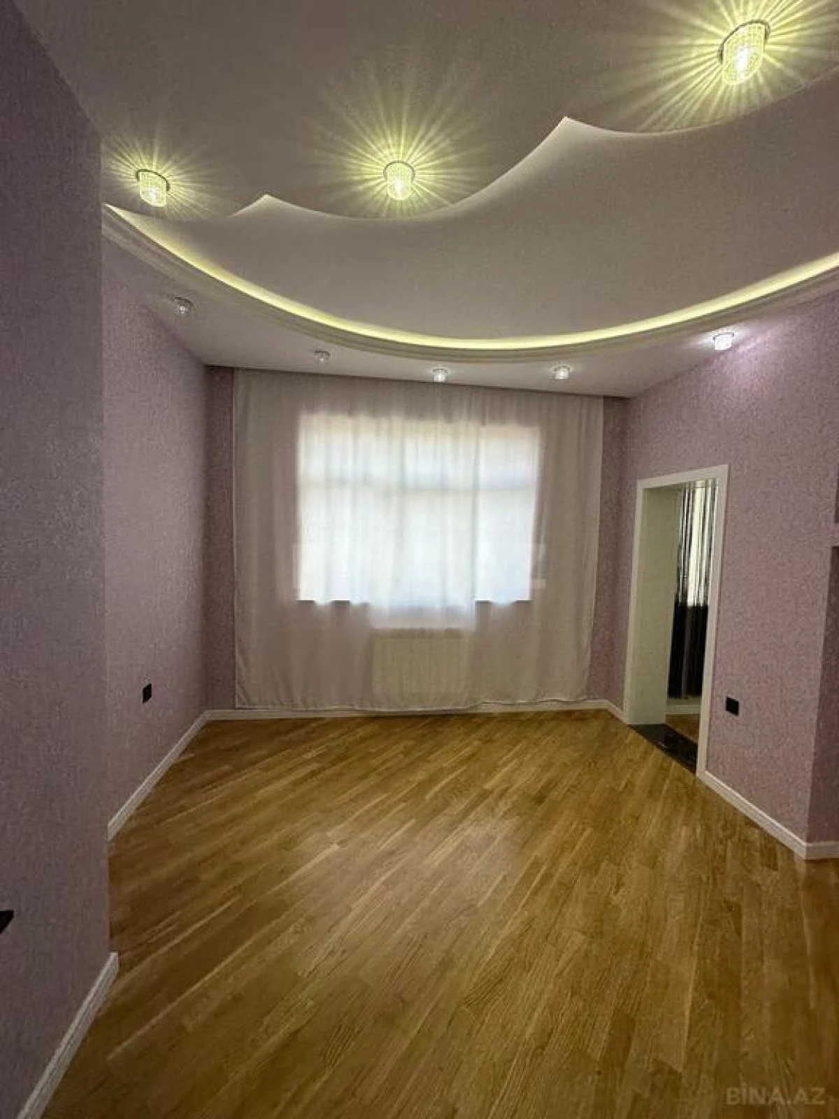 Satılır 3 otaqlı mənzil 135 m²