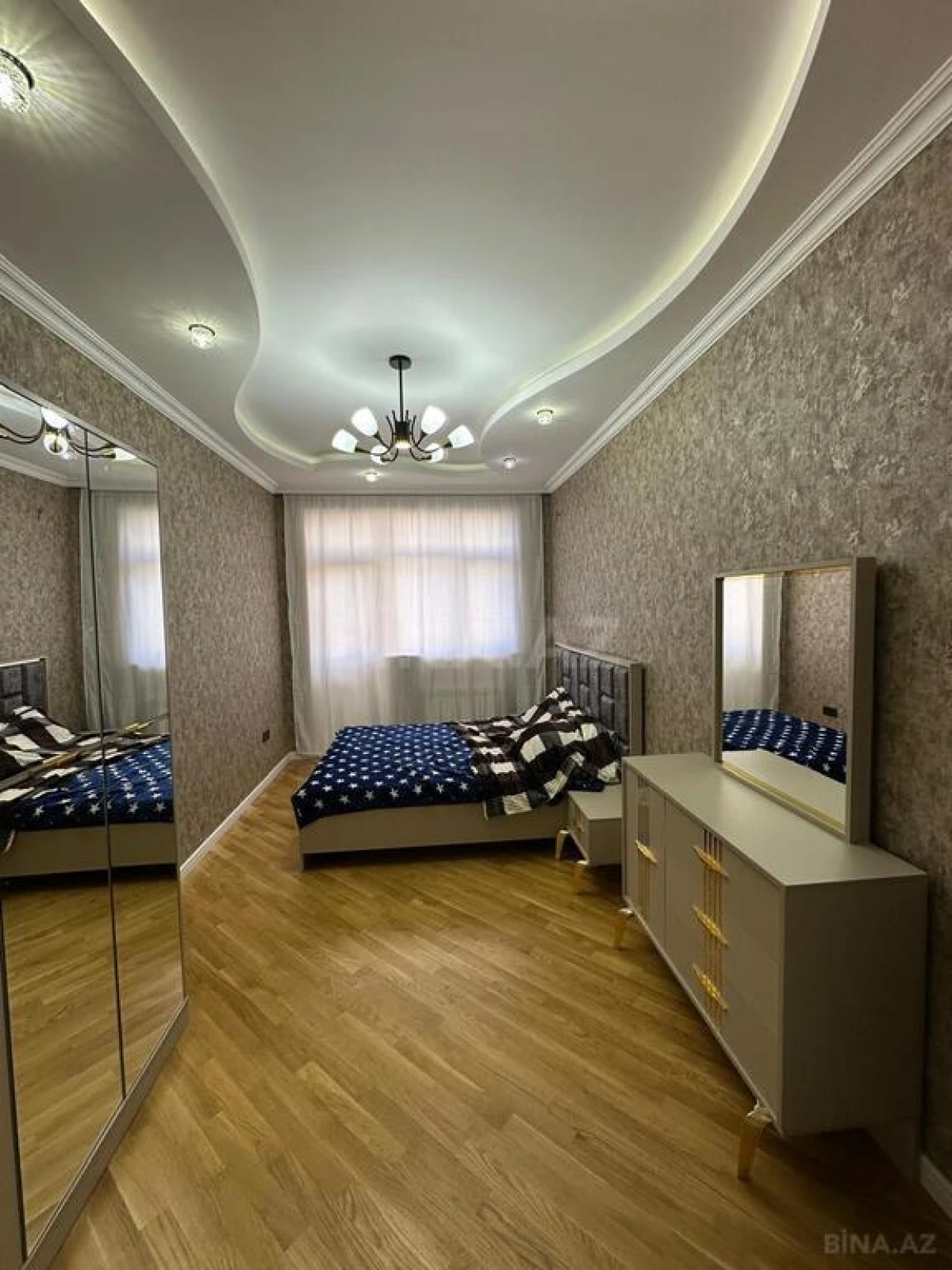 Satılır 3 otaqlı mənzil 135 m²