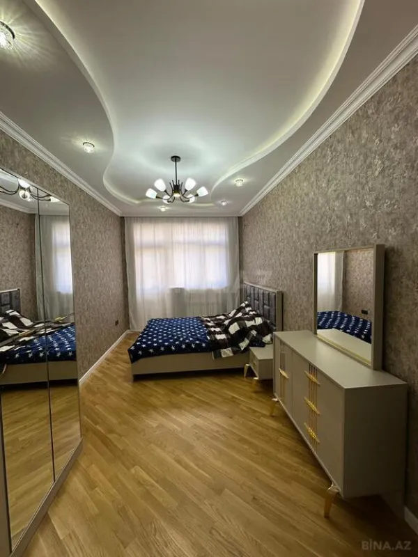 Satılır 3 otaqlı mənzil 135 m²