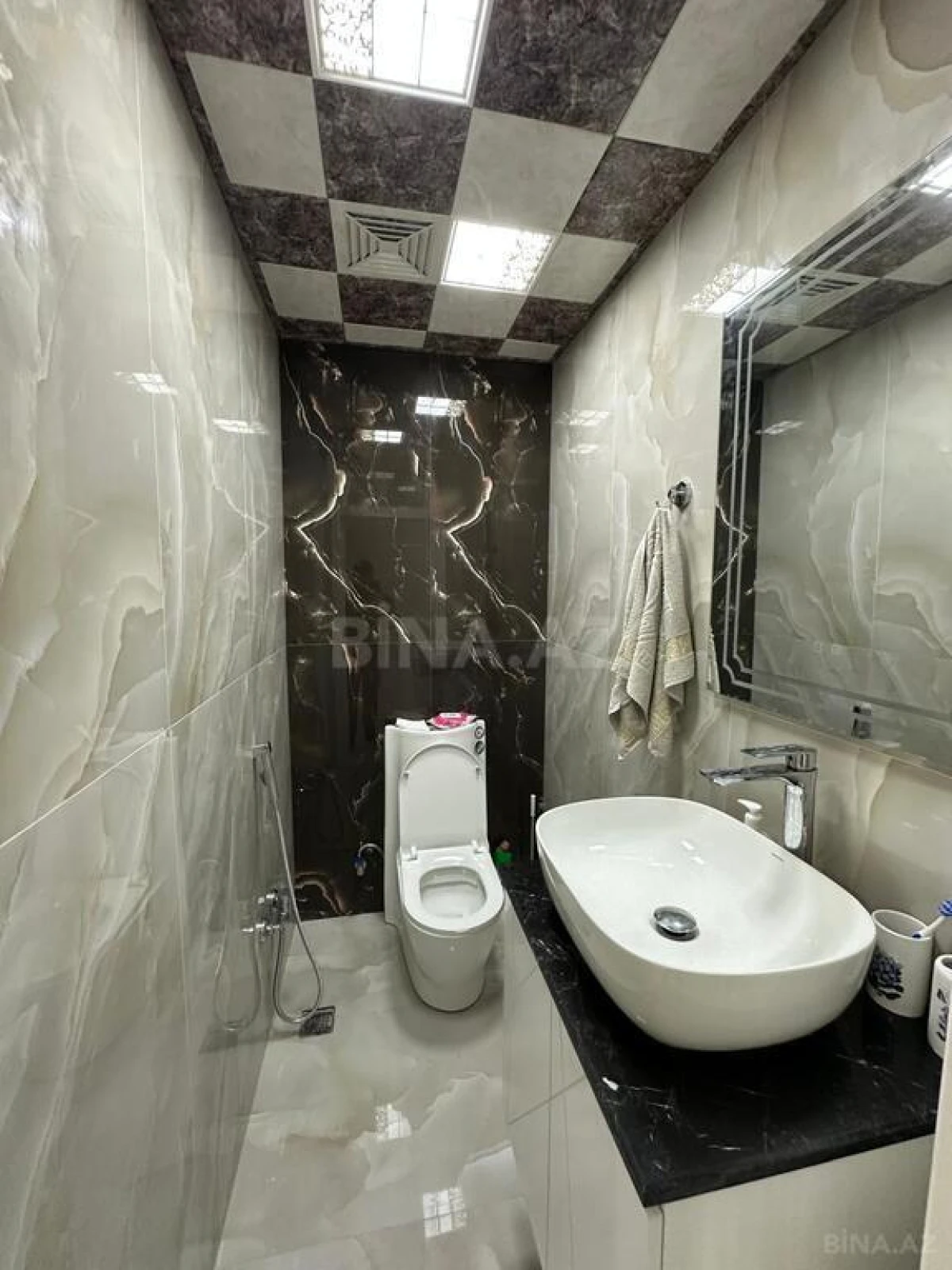 Satılır 3 otaqlı mənzil 135 m²