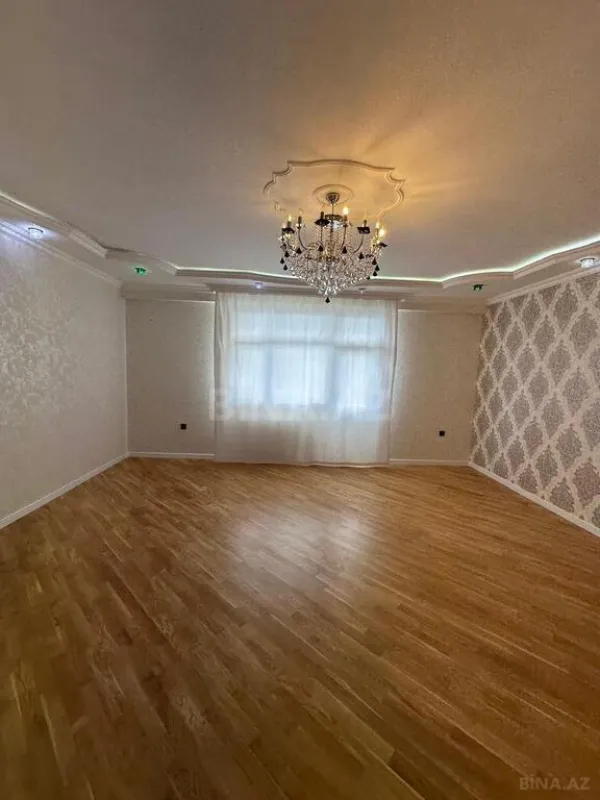 Satılır 3 otaqlı mənzil 135 m²