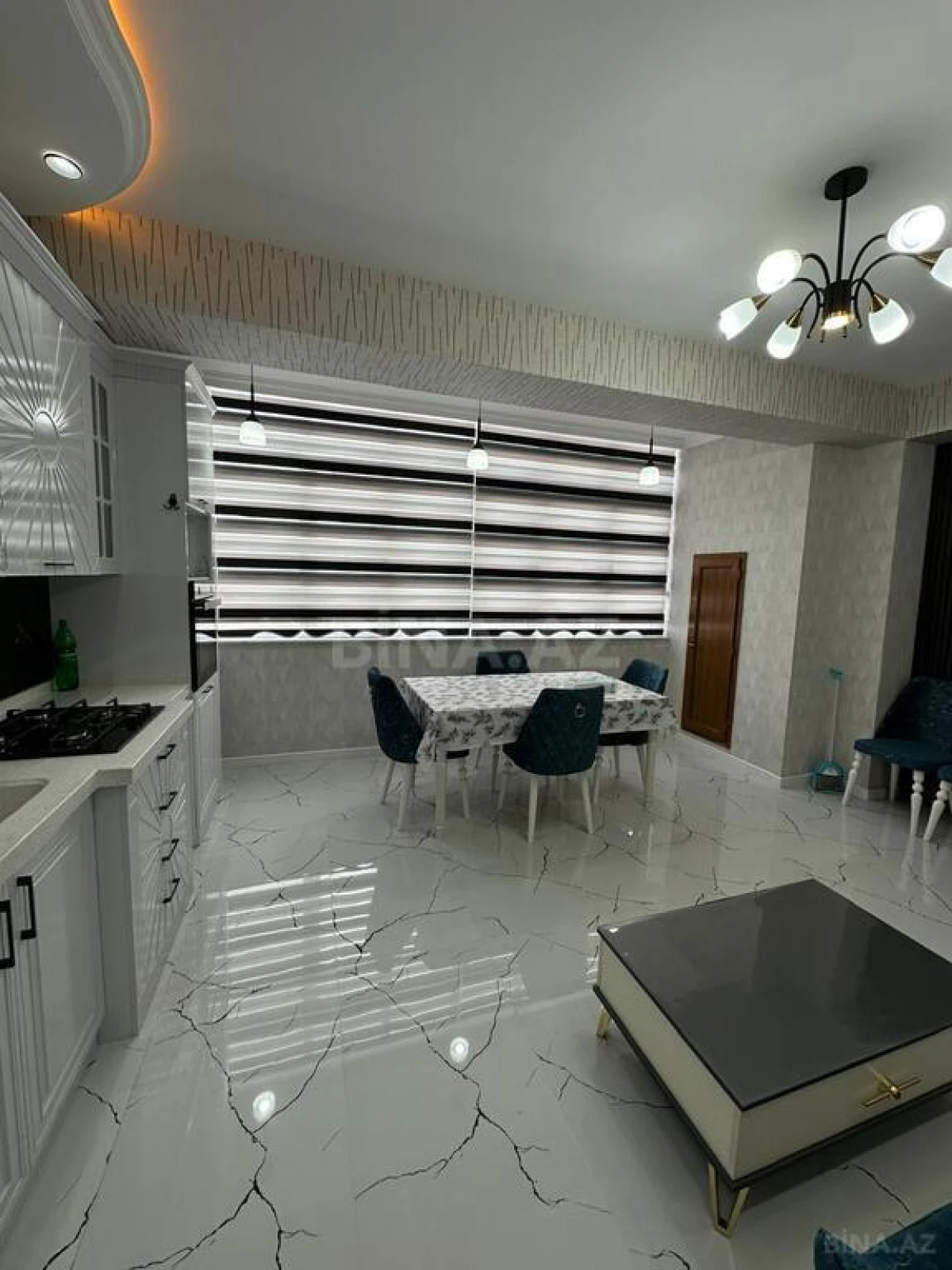 Satılır 3 otaqlı mənzil 135 m²