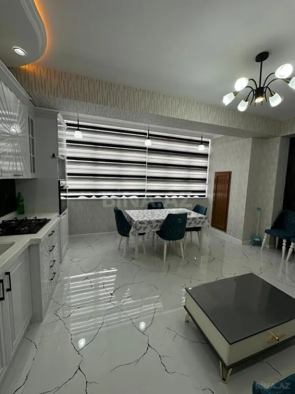 Satılır 3 otaqlı mənzil 135 m²