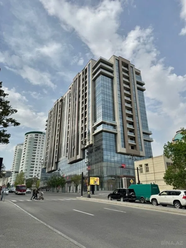 Satılır 4 otaqlı mənzil 200 m²