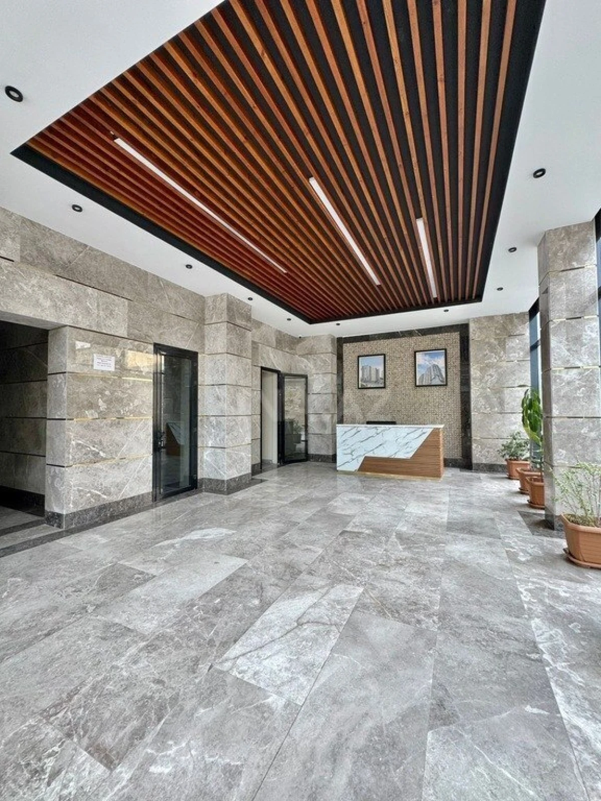 Satılır 4 otaqlı mənzil 200 m²