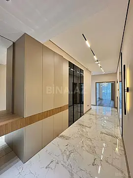 Satılır 4 otaqlı mənzil 200 m²