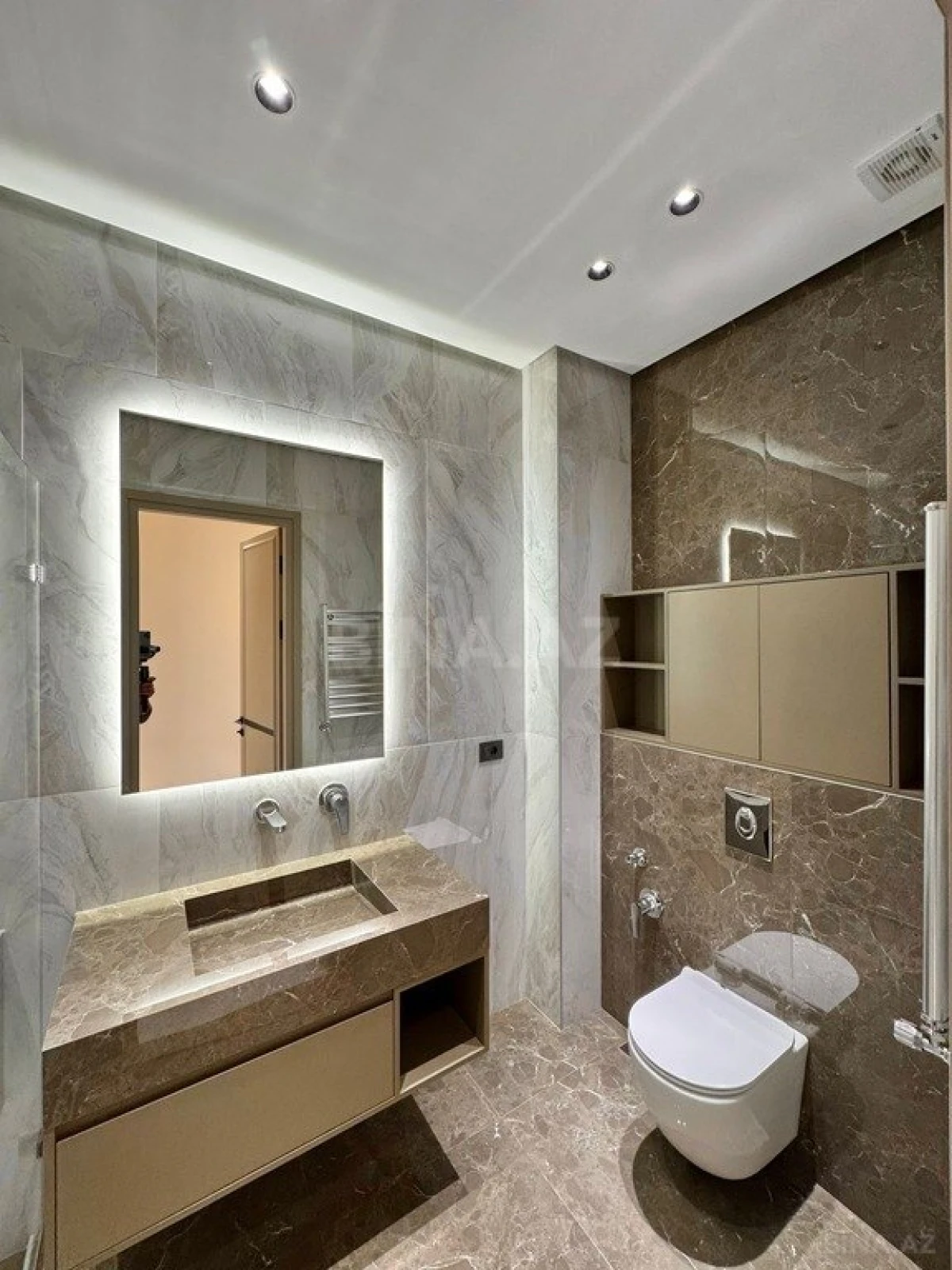 Satılır 4 otaqlı mənzil 200 m²